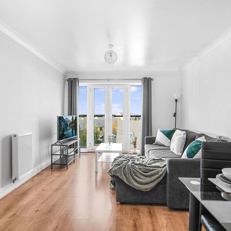 Onsitestays - Cosy 2-Bedroom Apartment With Free Parking, Wi-Fi & London Links Northfleet المظهر الخارجي الصورة