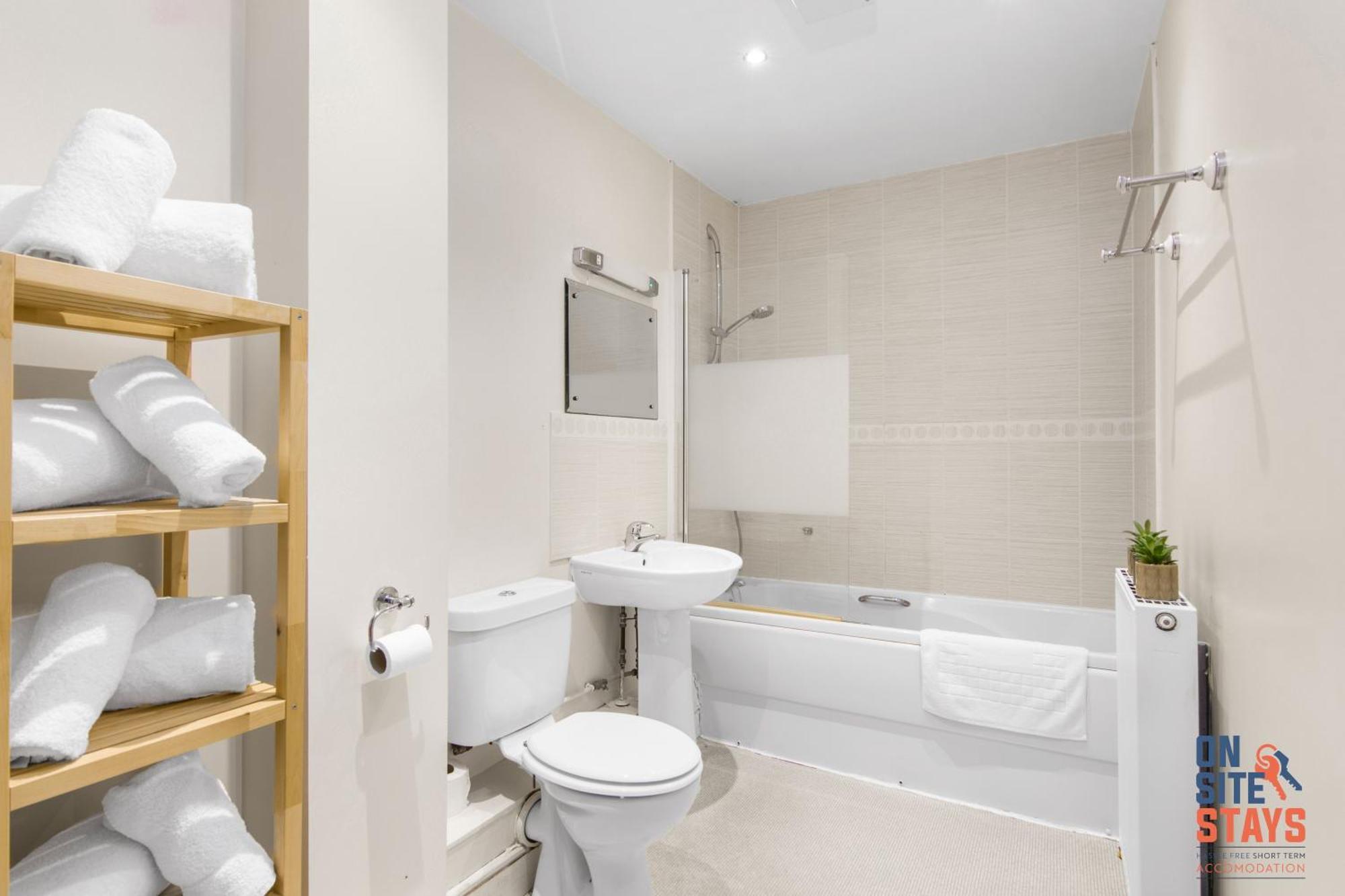 Onsitestays - Cosy 2-Bedroom Apartment With Free Parking, Wi-Fi & London Links Northfleet المظهر الخارجي الصورة